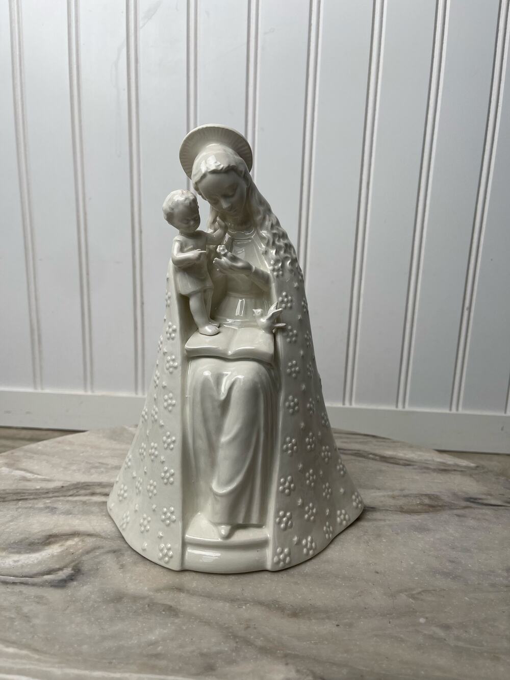 Figurine 10/1 Virgin Mary Child Goebel Hummel Flower Madonna Bird Used 9in Ivory